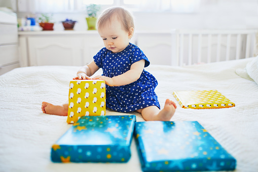 Cadeau bébé : 5 idées de jouets éducatifs pour votre enfant